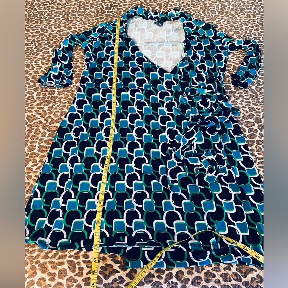 Geometric Chainlink Wrap Dress - Picture 7 of 10